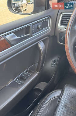 Внедорожник / Кроссовер Volkswagen Touareg 2011 в 