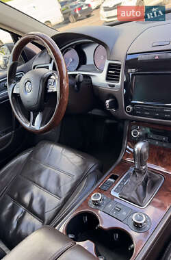 Внедорожник / Кроссовер Volkswagen Touareg 2011 в 