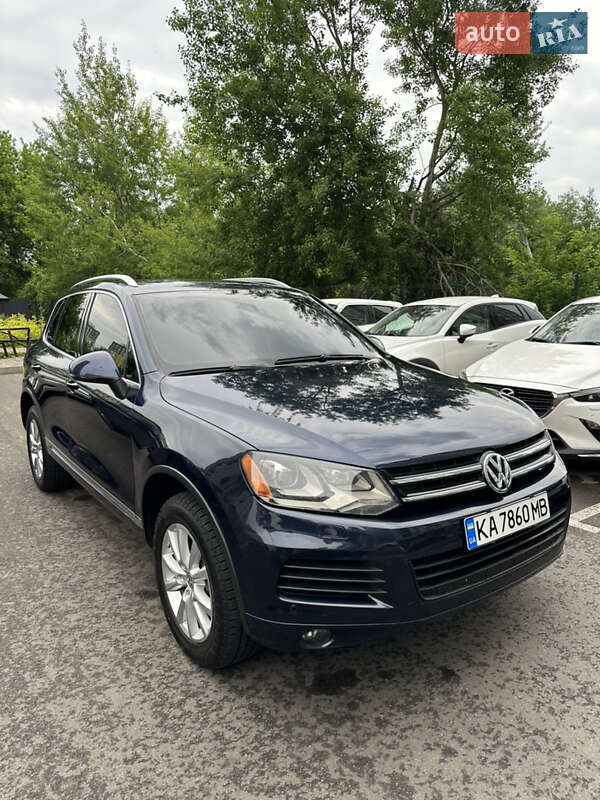 Внедорожник / Кроссовер Volkswagen Touareg 2013 в Киеве