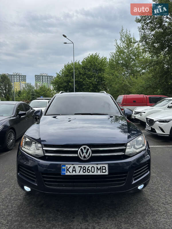 Внедорожник / Кроссовер Volkswagen Touareg 2013 в Киеве