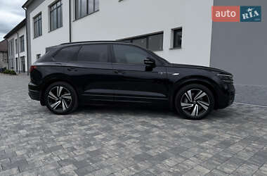 Внедорожник / Кроссовер Volkswagen Touareg 2022 в 