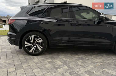 Внедорожник / Кроссовер Volkswagen Touareg 2022 в 