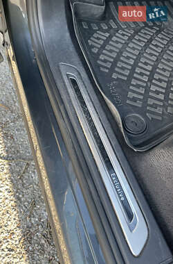 Внедорожник / Кроссовер Volkswagen Touareg 2011 в 
