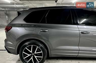 Внедорожник / Кроссовер Volkswagen Touareg 2021 в 