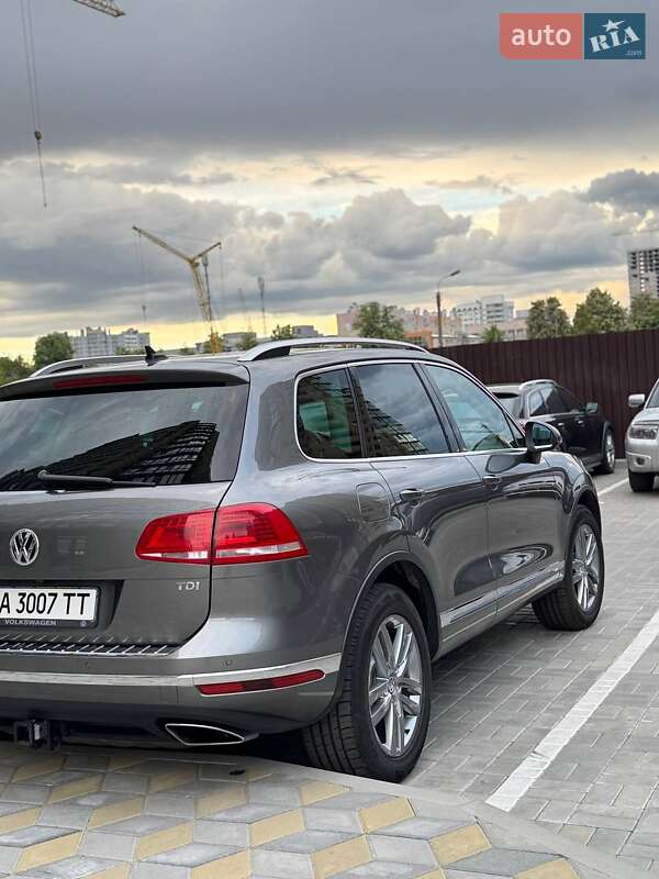 Внедорожник / Кроссовер Volkswagen Touareg 2015 в Смеле