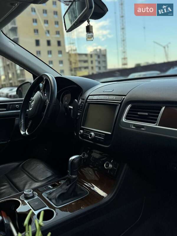 Внедорожник / Кроссовер Volkswagen Touareg 2015 в Смеле