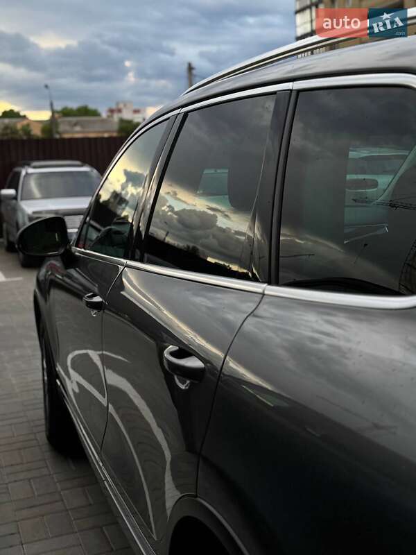 Внедорожник / Кроссовер Volkswagen Touareg 2015 в Смеле