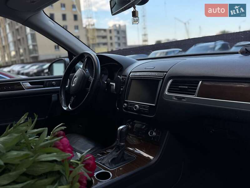 Внедорожник / Кроссовер Volkswagen Touareg 2015 в Смеле
