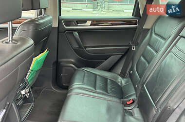 Позашляховик / Кросовер Volkswagen Touareg 2013 в 