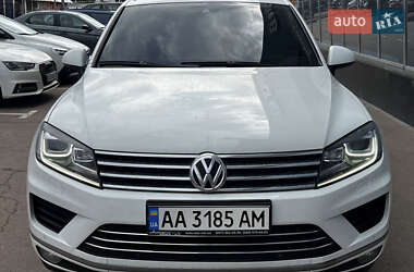Внедорожник / Кроссовер Volkswagen Touareg 2015 в 