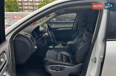 Внедорожник / Кроссовер Volkswagen Touareg 2015 в 