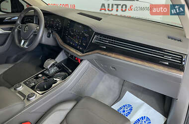 Позашляховик / Кросовер Volkswagen Touareg 2019 в 