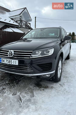 Позашляховик / Кросовер Volkswagen Touareg 2015 в Луцьку