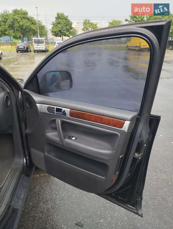 Внедорожник / Кроссовер Volkswagen Touareg 2003 в Славуте
