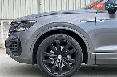 Внедорожник / Кроссовер Volkswagen Touareg 2019 в 