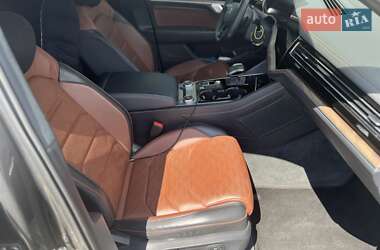 Внедорожник / Кроссовер Volkswagen Touareg 2019 в 