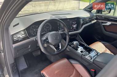 Внедорожник / Кроссовер Volkswagen Touareg 2019 в 