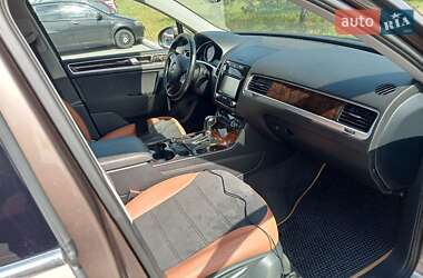 Позашляховик / Кросовер Volkswagen Touareg 2012 в 
