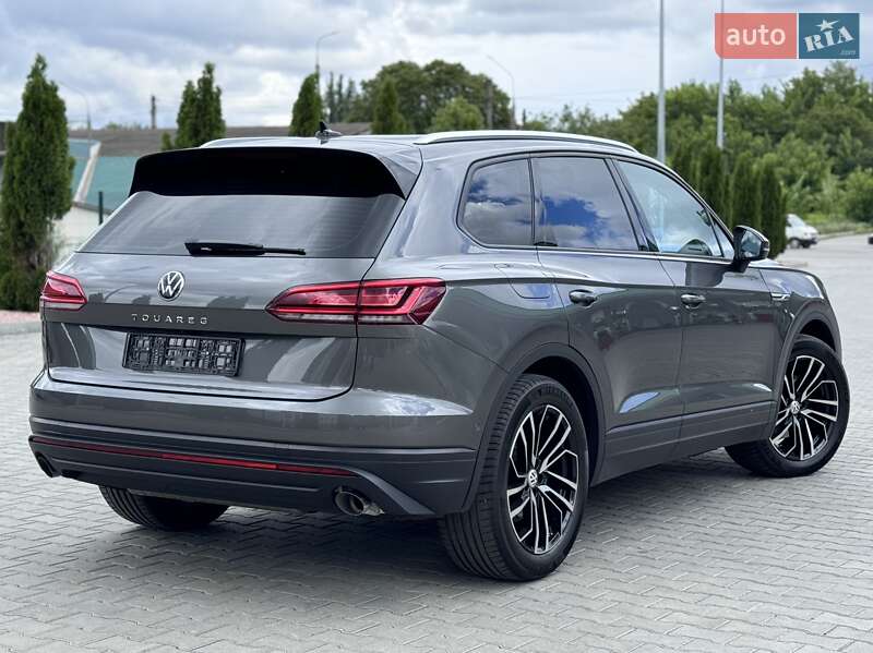 Позашляховик / Кросовер Volkswagen Touareg 2020 в Києві