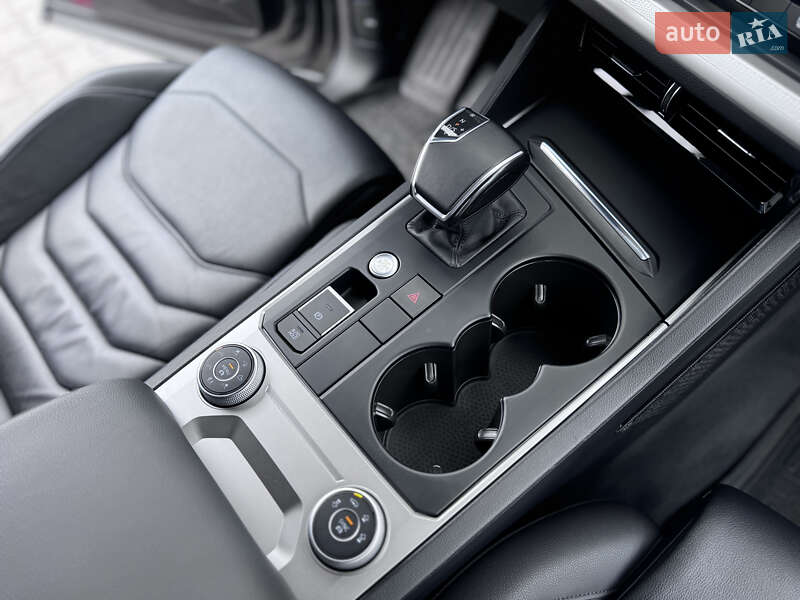 Позашляховик / Кросовер Volkswagen Touareg 2020 в Києві