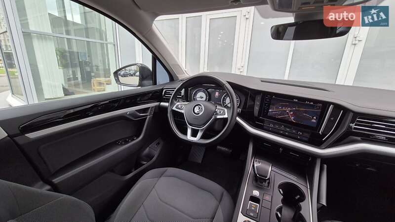 Внедорожник / Кроссовер Volkswagen Touareg 2020 в Киеве