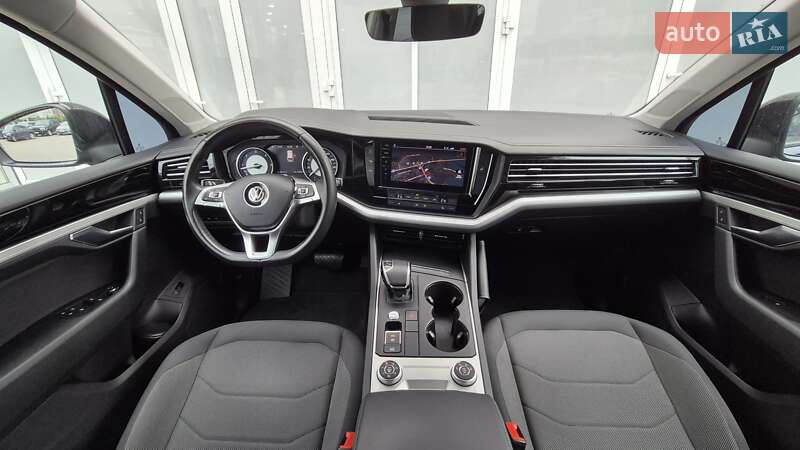 Внедорожник / Кроссовер Volkswagen Touareg 2020 в Киеве