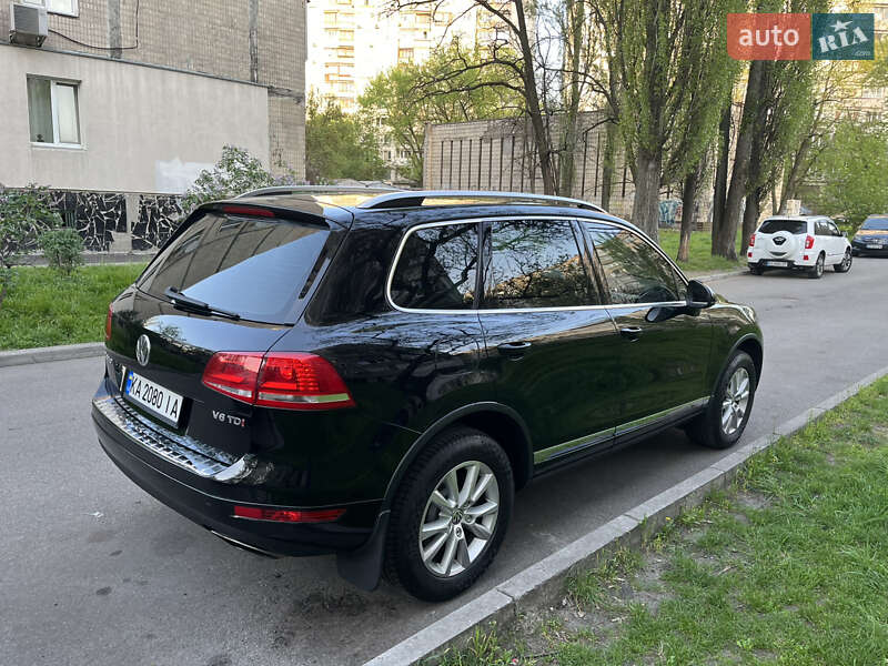 Позашляховик / Кросовер Volkswagen Touareg 2014 в Києві