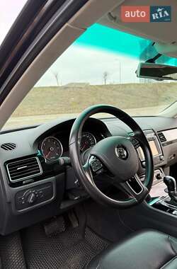 Позашляховик / Кросовер Volkswagen Touareg 2015 в 