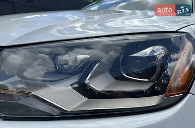 Позашляховик / Кросовер Volkswagen Touareg 2012 в 