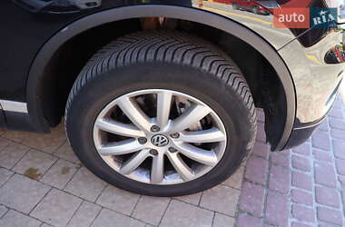Внедорожник / Кроссовер Volkswagen Touareg 2013 в 