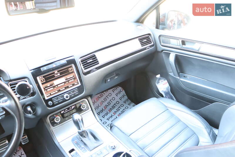 Внедорожник / Кроссовер Volkswagen Touareg 2013 в Львове