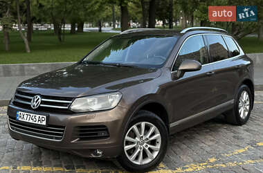 Внедорожник / Кроссовер Volkswagen Touareg 2012 в Харькове