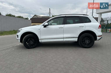 Позашляховик / Кросовер Volkswagen Touareg 2016 в 