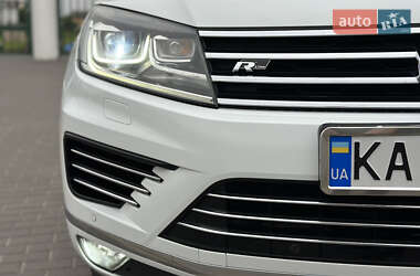 Позашляховик / Кросовер Volkswagen Touareg 2016 в 