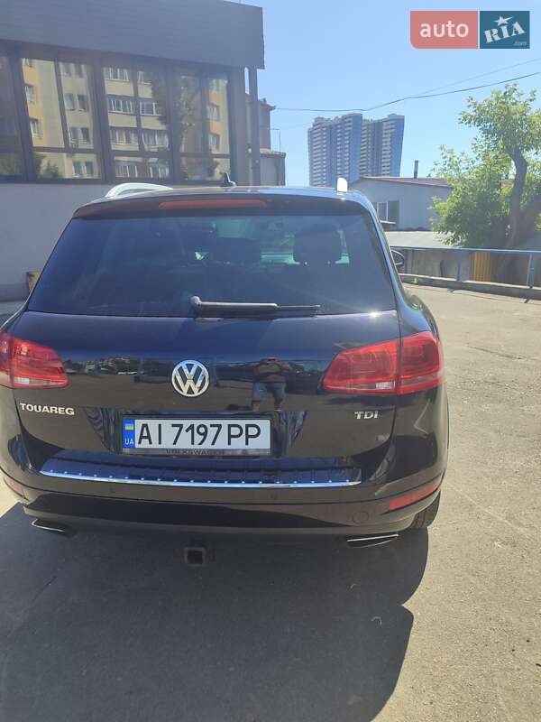 Внедорожник / Кроссовер Volkswagen Touareg 2011 в Киеве