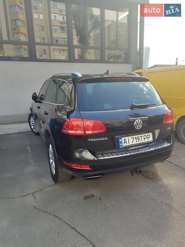 Внедорожник / Кроссовер Volkswagen Touareg 2011 в Киеве