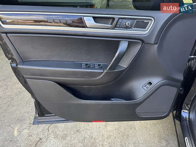 Позашляховик / Кросовер Volkswagen Touareg 2013 в Черкасах