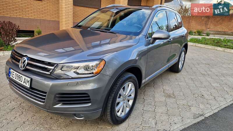 Позашляховик / Кросовер Volkswagen Touareg 2014 в Дніпрі
