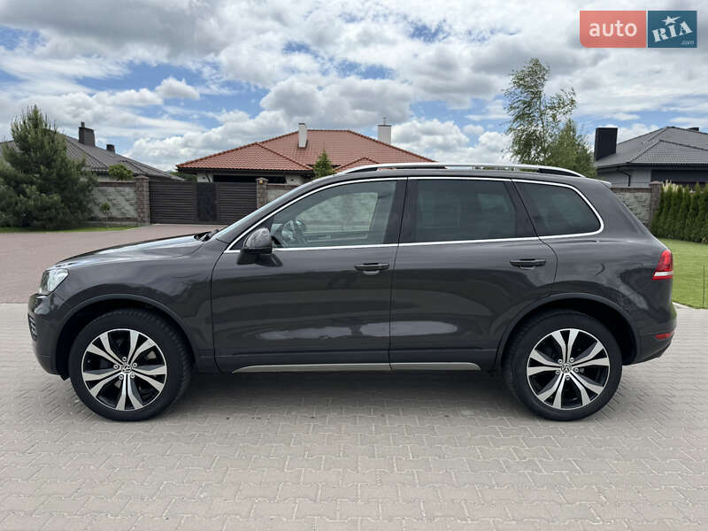 Внедорожник / Кроссовер Volkswagen Touareg 2011 в Ровно
