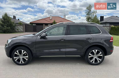 Позашляховик / Кросовер Volkswagen Touareg 2011 в 