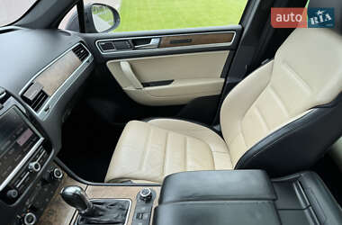 Позашляховик / Кросовер Volkswagen Touareg 2011 в 