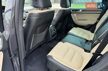 Позашляховик / Кросовер Volkswagen Touareg 2011 в 