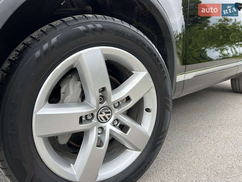Внедорожник / Кроссовер Volkswagen Touareg 2011 в Радивилове
