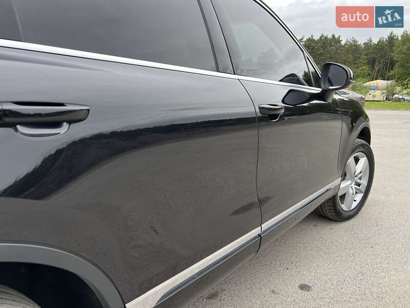 Внедорожник / Кроссовер Volkswagen Touareg 2011 в Радивилове