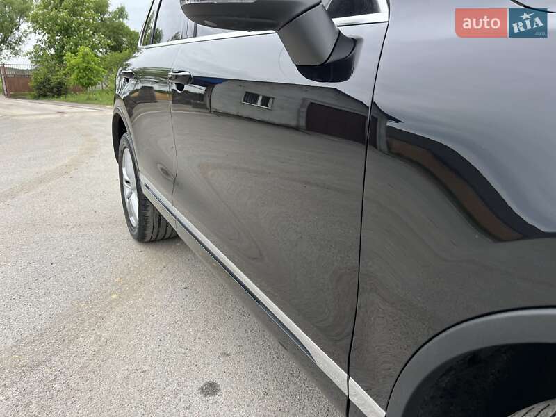Внедорожник / Кроссовер Volkswagen Touareg 2011 в Радивилове