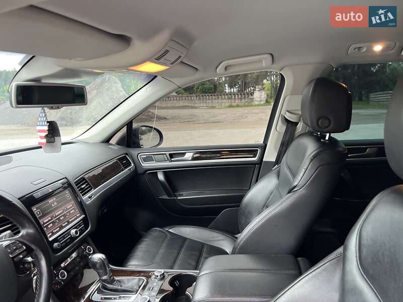 Внедорожник / Кроссовер Volkswagen Touareg 2011 в Радивилове