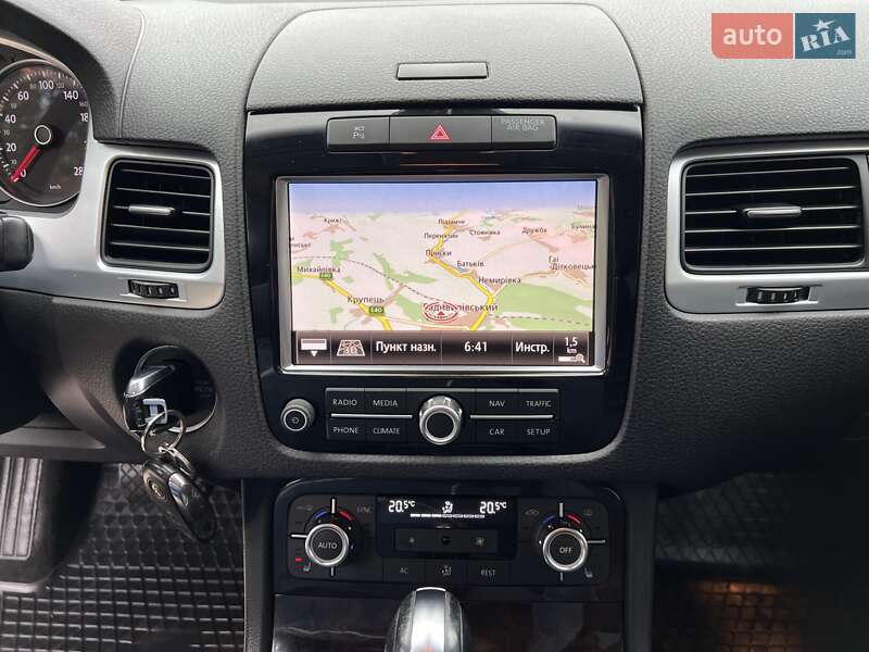 Внедорожник / Кроссовер Volkswagen Touareg 2011 в Радивилове