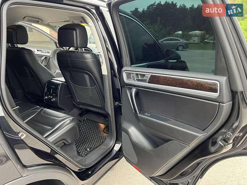 Внедорожник / Кроссовер Volkswagen Touareg 2011 в Радивилове
