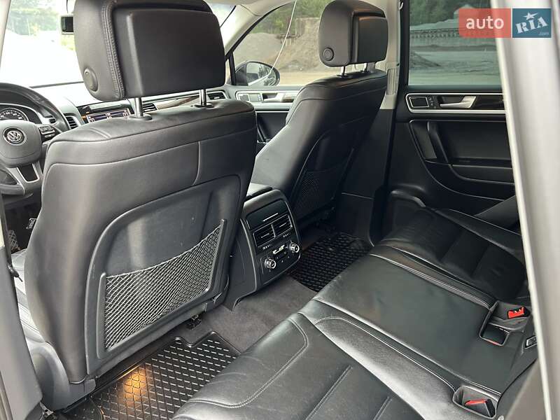 Внедорожник / Кроссовер Volkswagen Touareg 2011 в Радивилове
