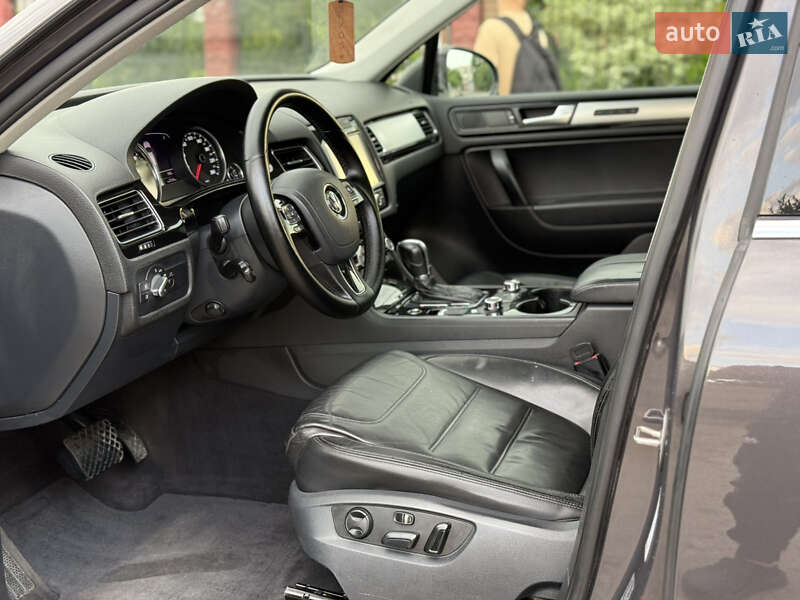 Позашляховик / Кросовер Volkswagen Touareg 2012 в Камені-Каширському